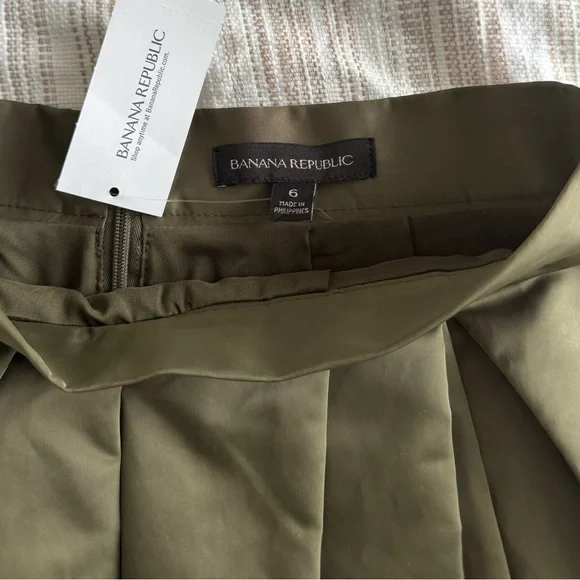 NWT BANANA REPUBLIC TAFFETA FIT-AND-FLARE SKIRT IN OLIVE GREEN - Picture 5 of 10